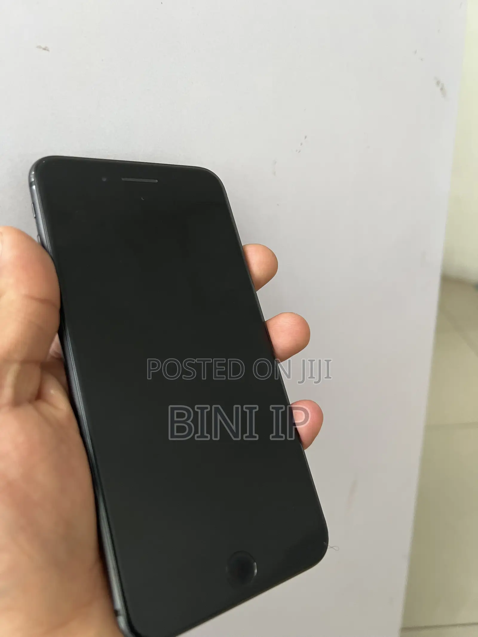 New Apple iPhone 8 Plus 64 GB Black