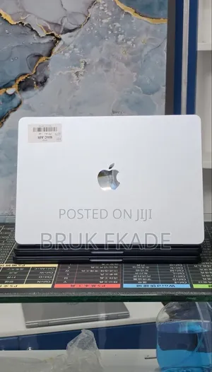 New Laptop Apple MacBook Air 2025 M4 16GB Apple M4 SSD 256GB