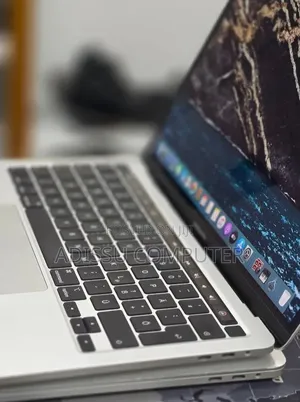 New Laptop Apple MacBook Pro 2020 32GB Intel Core i7 SSD 512GB