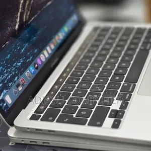 New Laptop Apple MacBook Pro 2020 32GB Intel Core i7 SSD 512GB
