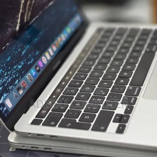 New Laptop Apple MacBook Pro 2020 32GB Intel Core i7 SSD 512GB