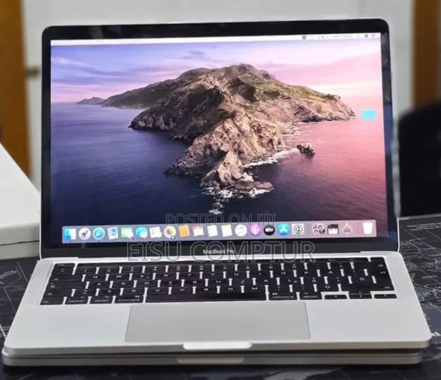 New Laptop Apple MacBook 2020 32GB Intel Core i7 SSD 512GB