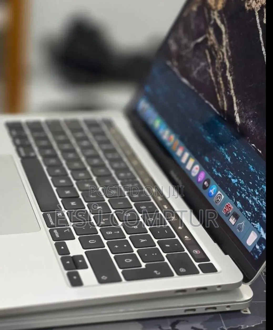 New Laptop Apple MacBook 2020 32GB Intel Core i7 SSD 512GB