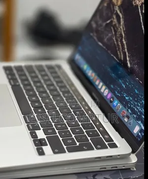 New Laptop Apple MacBook 2020 32GB Intel Core i7 SSD 512GB