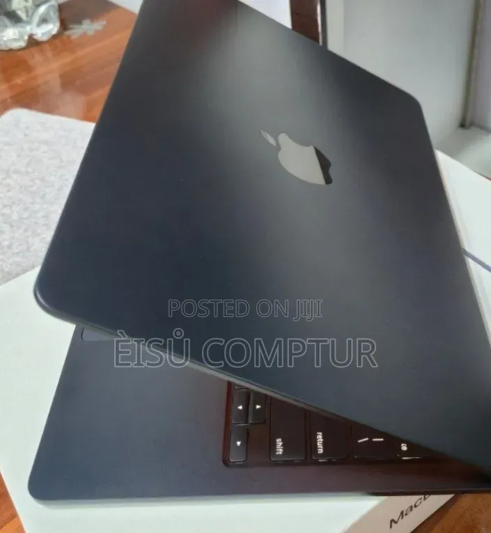 New Laptop Apple MacBook Air 2022 M2 8GB Intel Core M2 SSD 256GB