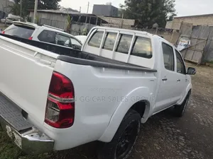 Toyota Hilux 2008 White