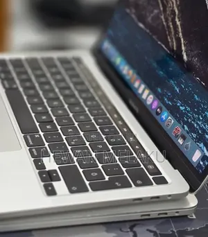 New Laptop Apple MacBook 2020 32GB Intel Core i7 SSD 512GB