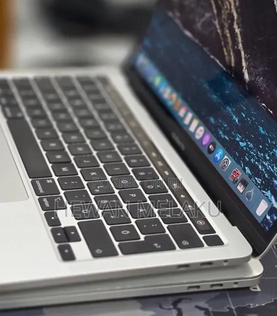 New Laptop Apple MacBook 2020 32GB Intel Core i7 SSD 512GB