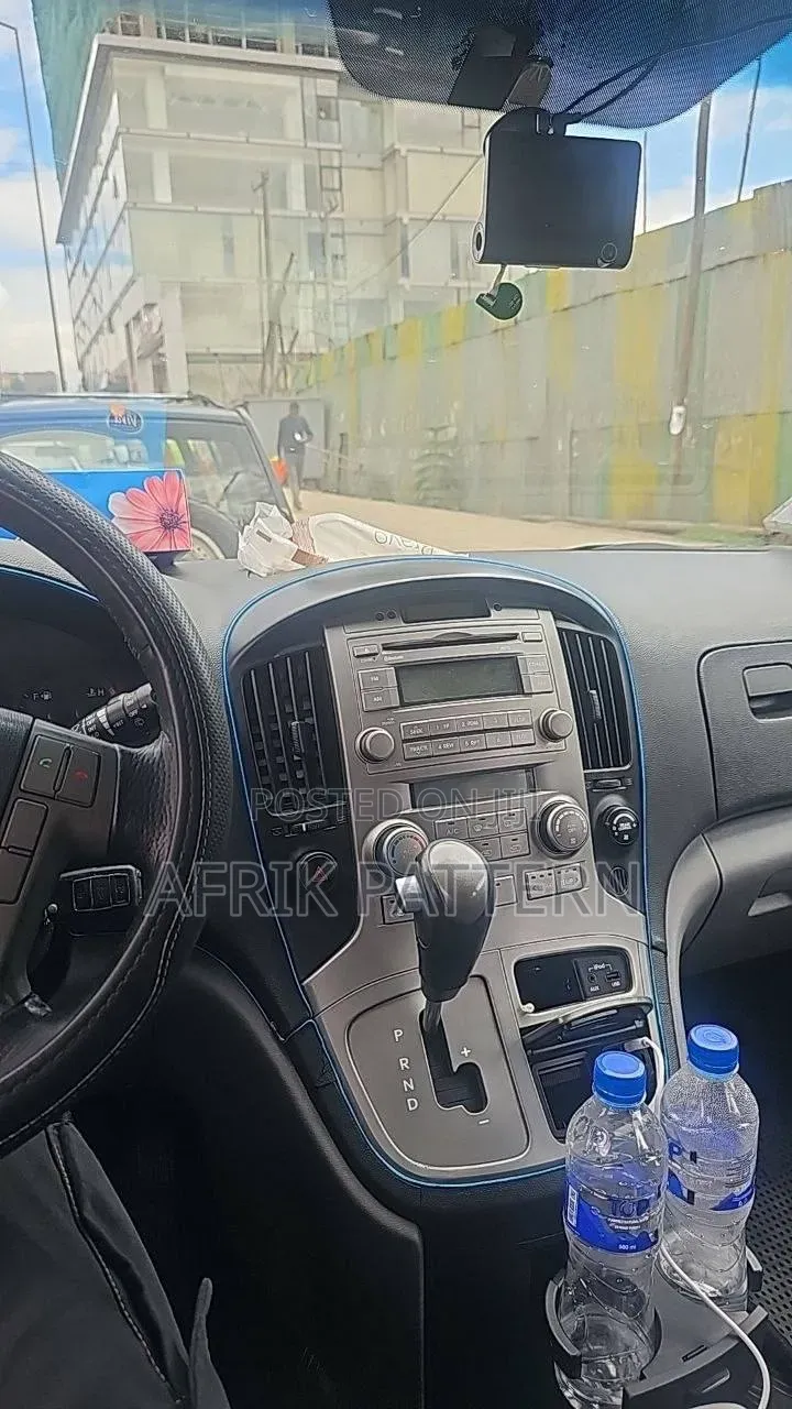 Hyundai H200 2014 Silver