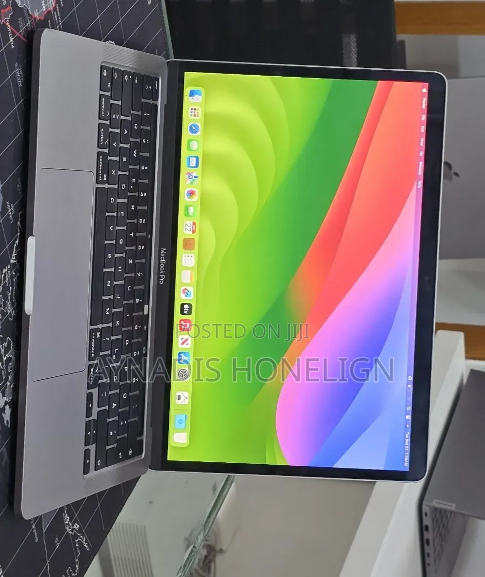 New Laptop Apple MacBook Pro 8GB Apple M1 Pro SSD 256GB