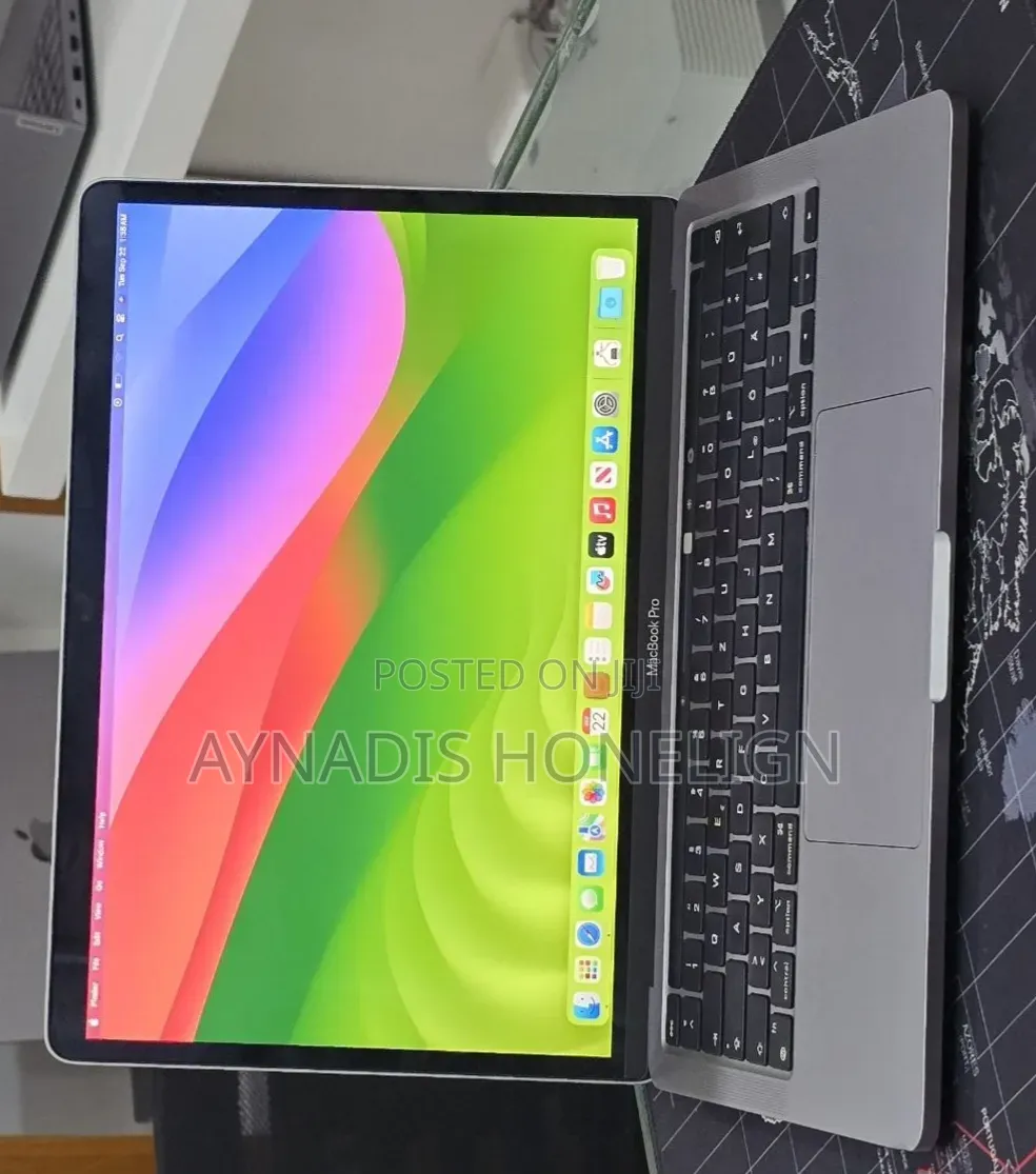 New Laptop Apple MacBook Pro 8GB Apple M1 Pro SSD 256GB