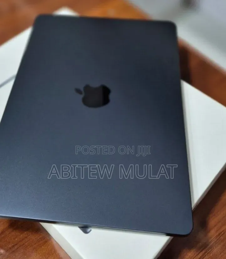 New Laptop Apple MacBook Air 2022 M2 8GB Apple M2 SSD 256GB