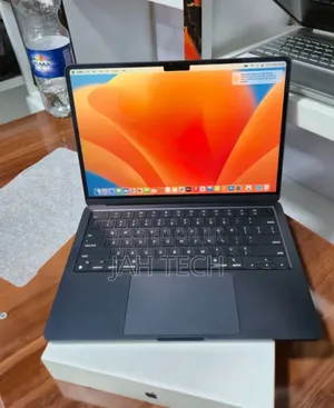 New Laptop Apple MacBook Air 2022 M2 8GB Apple M2 SSD 256GB