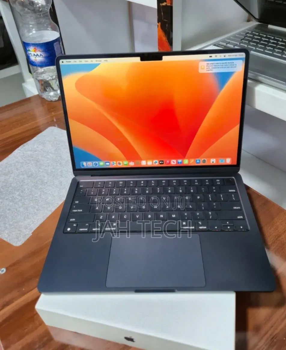 New Laptop Apple MacBook Air 2022 M2 8GB Apple M2 SSD 256GB