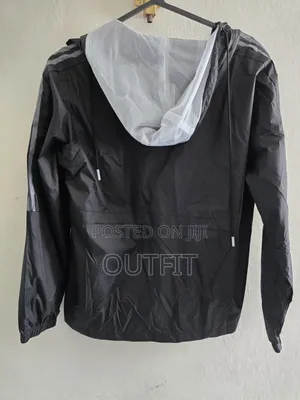 Nike Lightweight Hooded Windbreaker Jacket