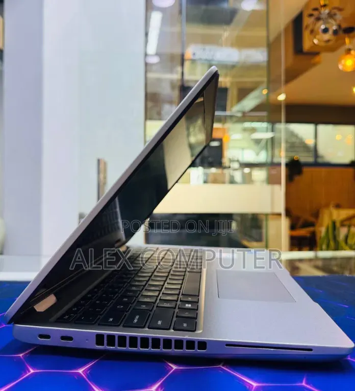 New Laptop Dell Precision 3580 16GB Intel Core i7 SSD 1T