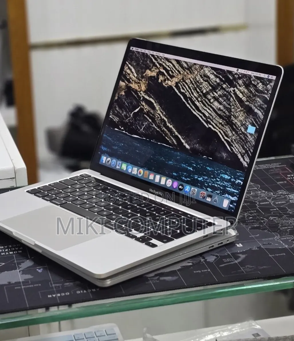 New Laptop Apple MacBook Pro 2020 32GB Intel Core i7 SSD 512GB