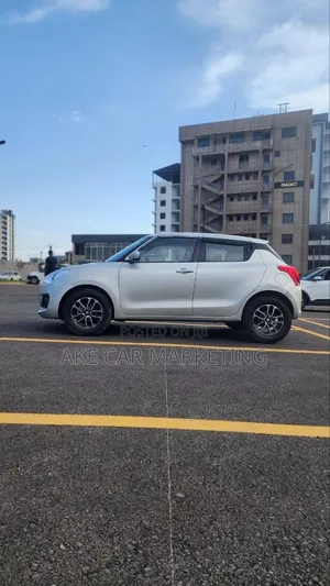 Suzuki Swift 2021 Silver