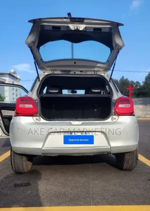 Suzuki Swift 2021 Silver
