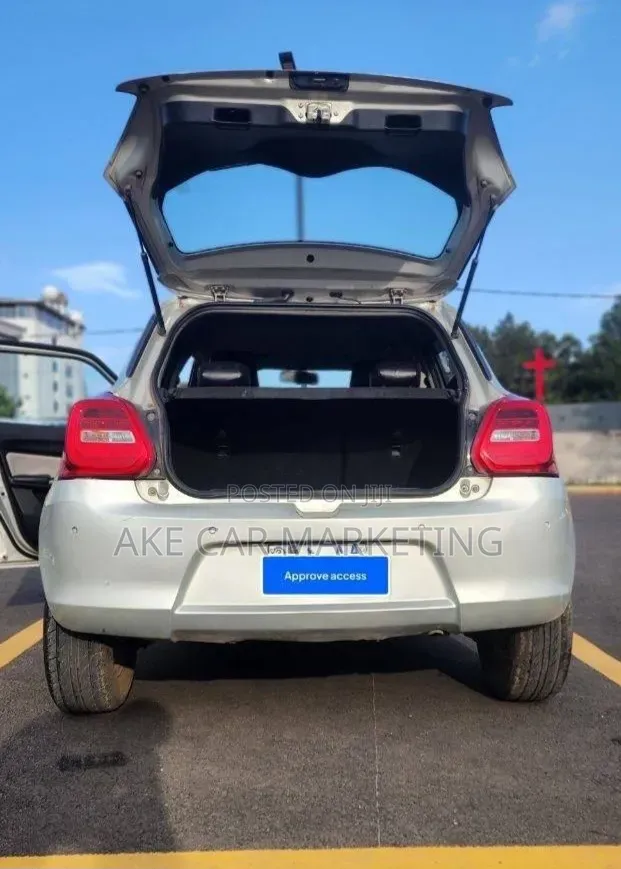 Suzuki Swift 2021 Silver