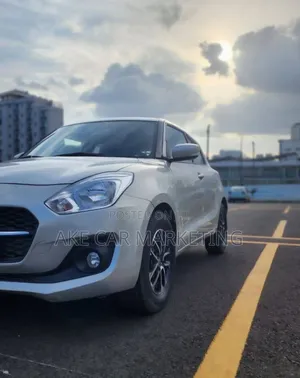 Suzuki Swift 2021 Silver