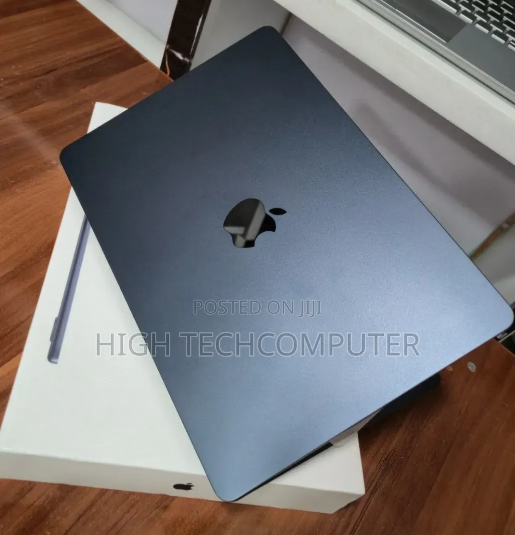 New Laptop Apple MacBook Air 2022 M2 8GB Apple M2 SSD 256GB