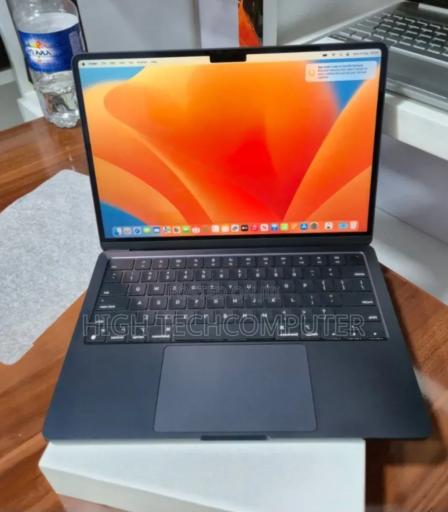 New Laptop Apple MacBook Air 2022 M2 8GB Apple M2 SSD 256GB