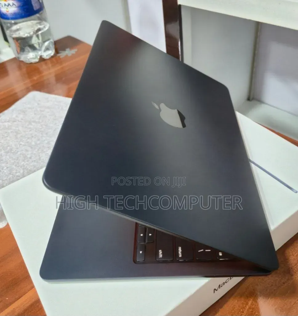 New Laptop Apple MacBook Air 2022 M2 8GB Apple M2 SSD 256GB
