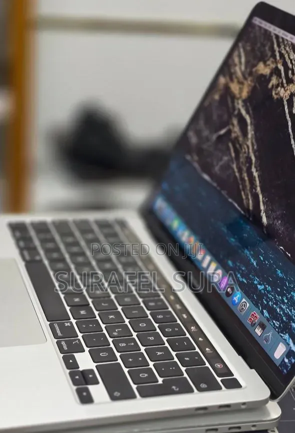 New Laptop Apple MacBook Pro 2020 32GB Intel Core i7 SSD 512GB