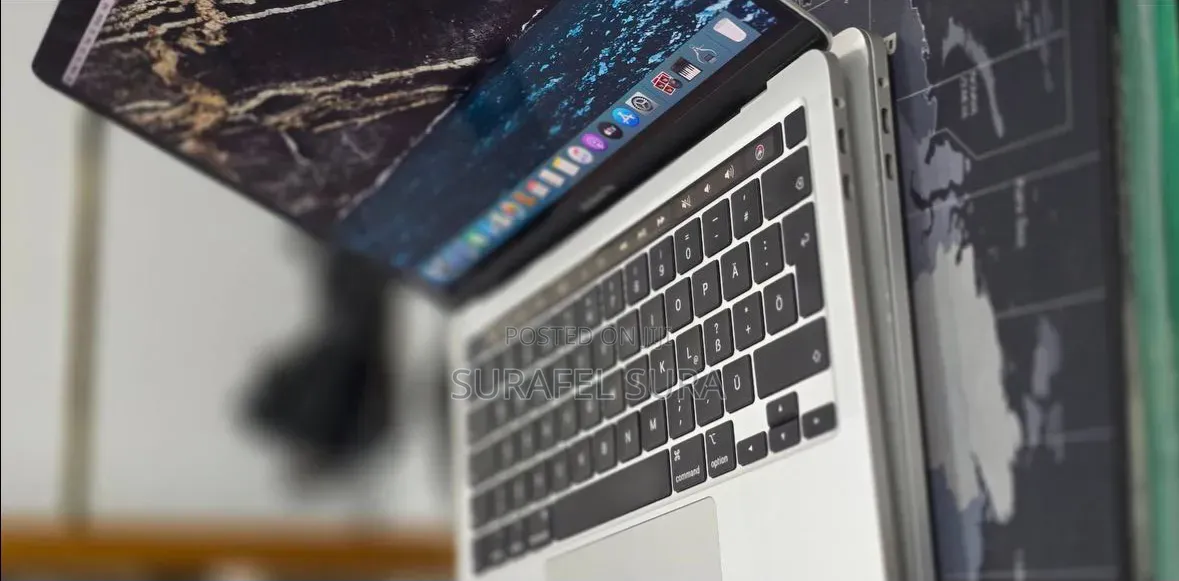 New Laptop Apple MacBook Pro 2020 32GB Intel Core i7 SSD 512GB