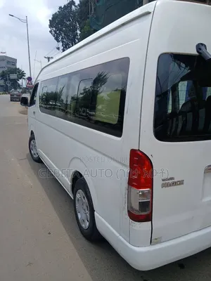 Toyota HiAce 2017