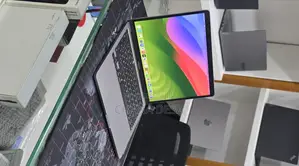 New Laptop Apple MacBook Pro 2021 M1 8GB Apple M1 Pro SSD 256GB