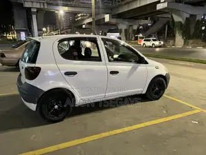 Toyota Vitz 2002 White
