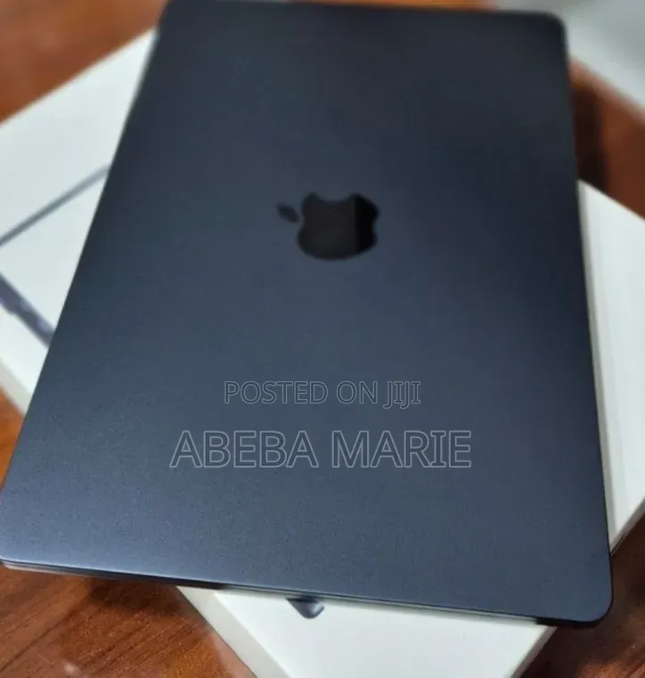 New Laptop Apple MacBook Air 2022 M2 8GB Apple M2 SSD 256GB