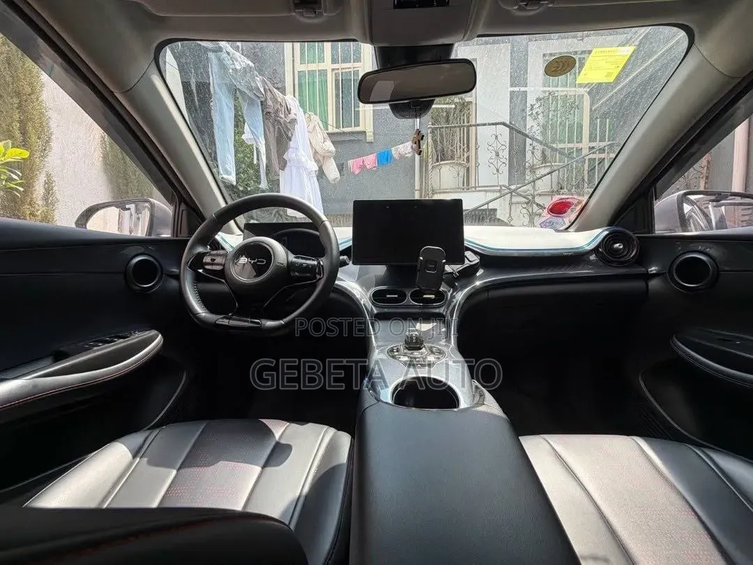 BYD E2 43 kWh 94 hp FWD 2025