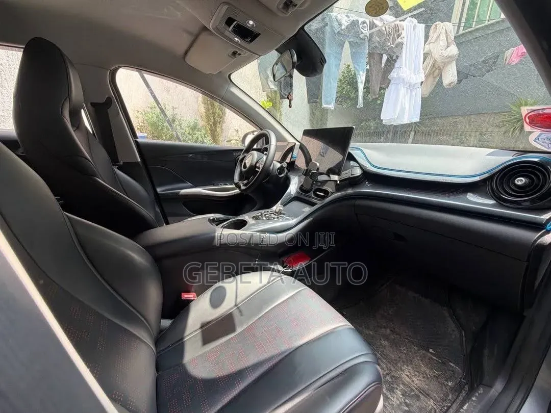 BYD E2 43 kWh 94 hp FWD 2025