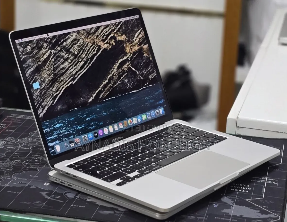 New Laptop Apple MacBook Pro 32GB Intel Core i7 SSD 512GB