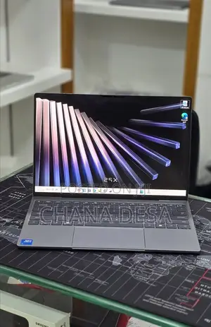New Laptop Dell XPS 13 8GB Intel Core 5 SSD 512GB