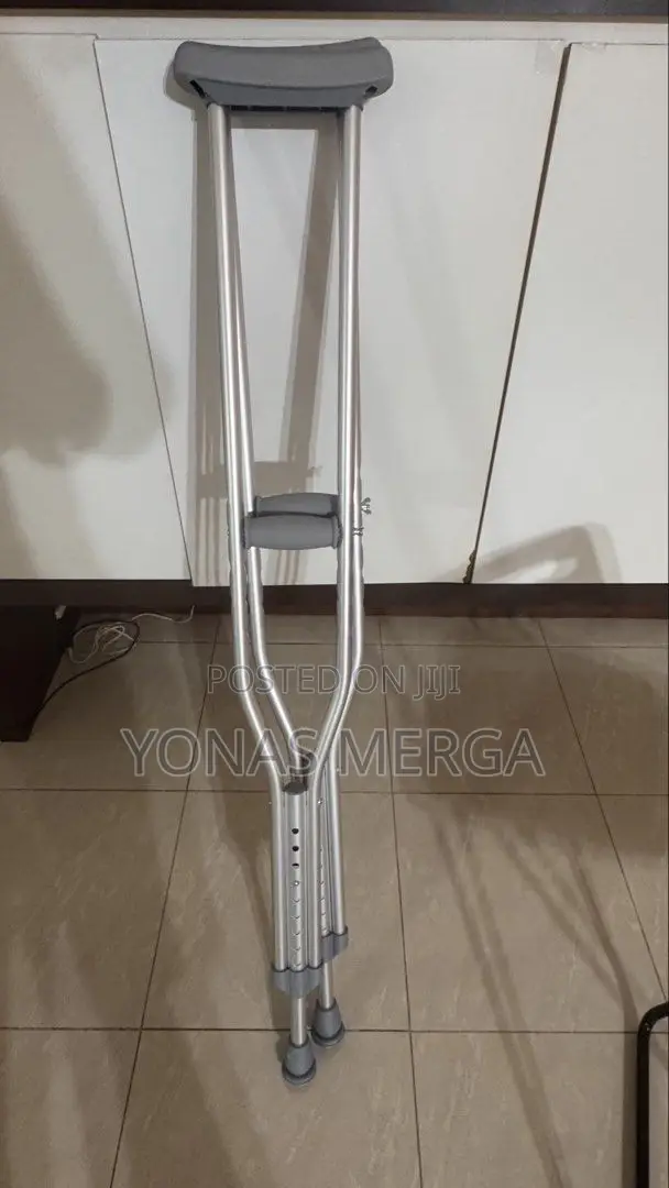 Bilateral Crutches=本Axillary Crutches夕弩moving Around Home or Outdoors