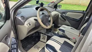 Toyota Platz 1.0 FWD 2003 Gold