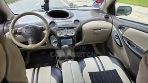 Toyota Platz 1.0 FWD 2003 Gold