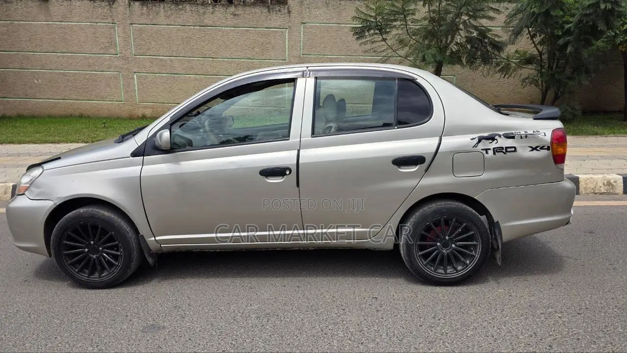 Toyota Platz 1.0 FWD 2003 Gold