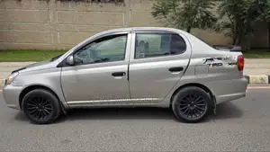 Toyota Platz 1.0 FWD 2003 Gold