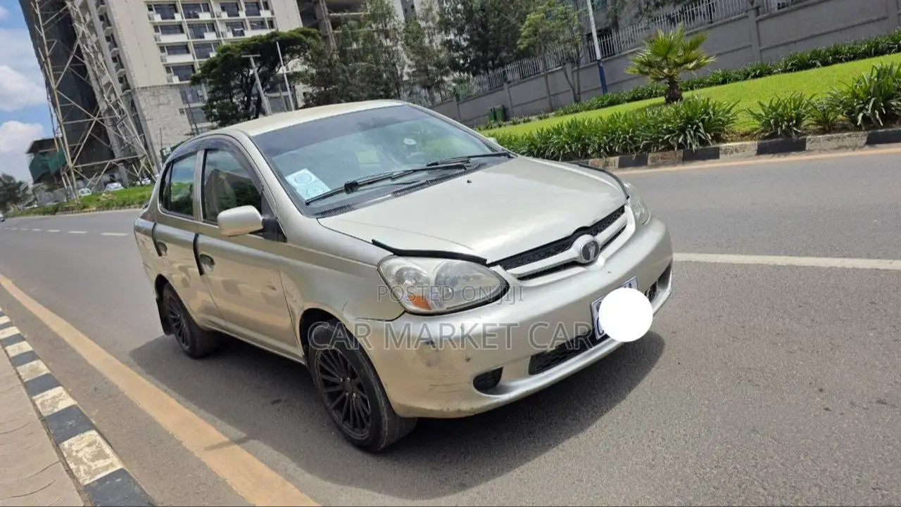 Toyota Platz 1.0 FWD 2003 Gold