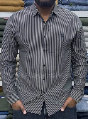 ኦርጅናል ስትረች የሚያደርግ ፅድት ያለ ሸሚዝ