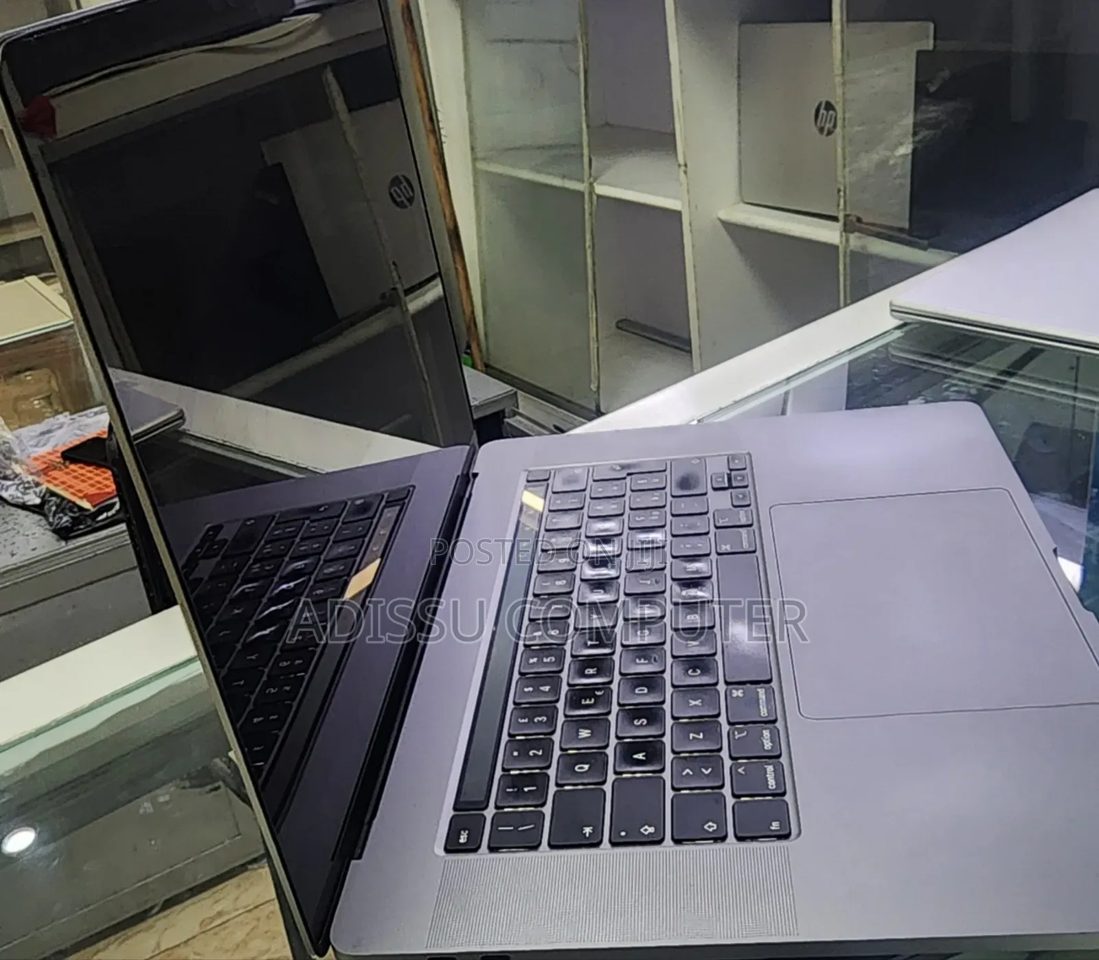 New Laptop Apple MacBook Pro 2019 16GB Intel Core i7 SSD 512GB