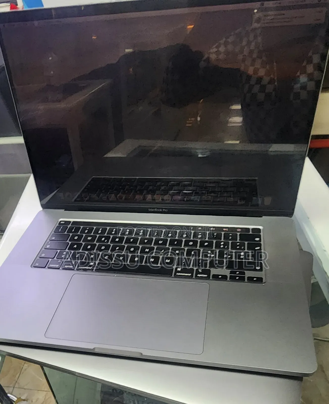 New Laptop Apple MacBook Pro 2019 16GB Intel Core i7 SSD 512GB