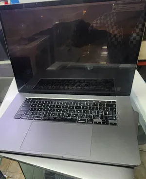 New Laptop Apple MacBook Pro 2019 16GB Intel Core i7 SSD 512GB