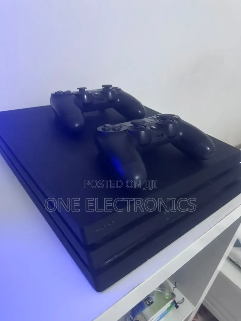 Ps4 Pro + 2 Joystick
