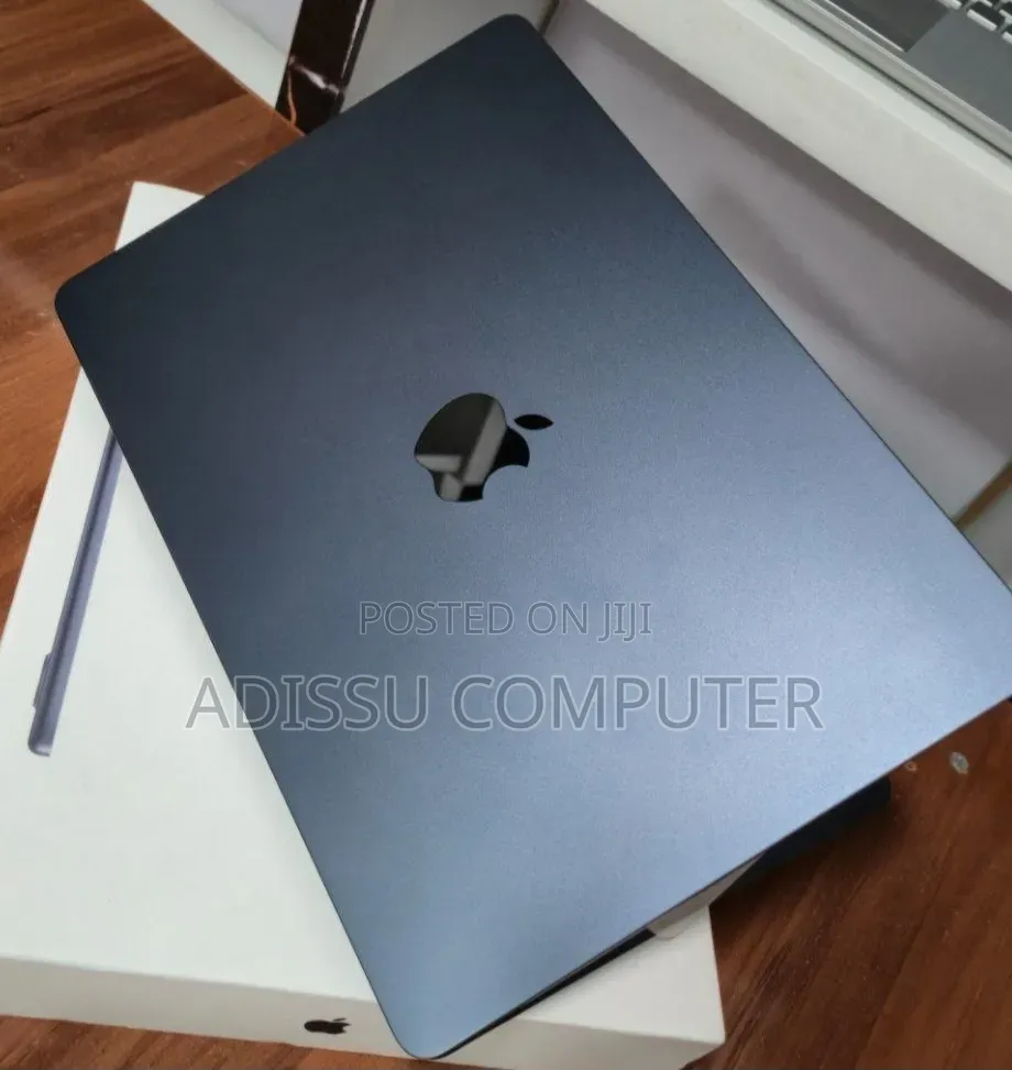 New Laptop Apple MacBook Air 2022 M2 8GB Apple M2 SSD 256GB